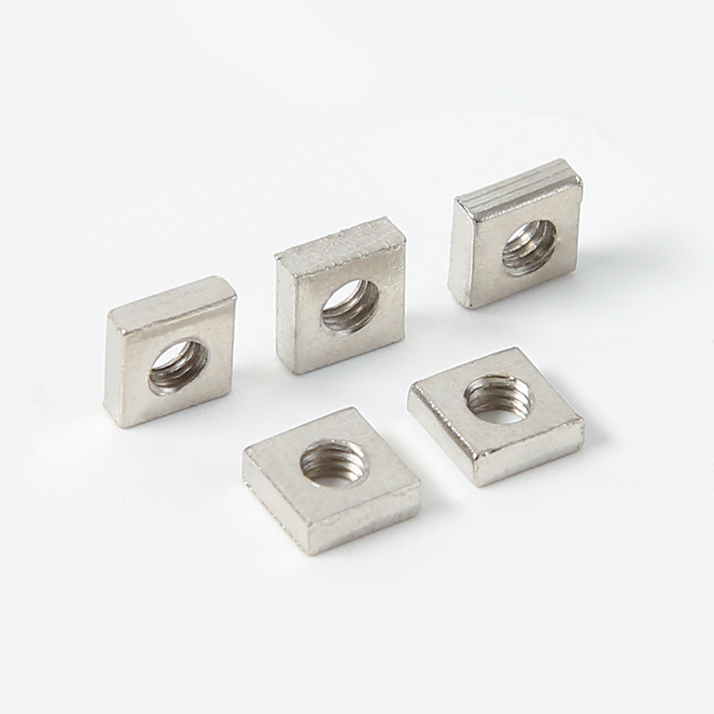 Matica so štvorcovou hlavou