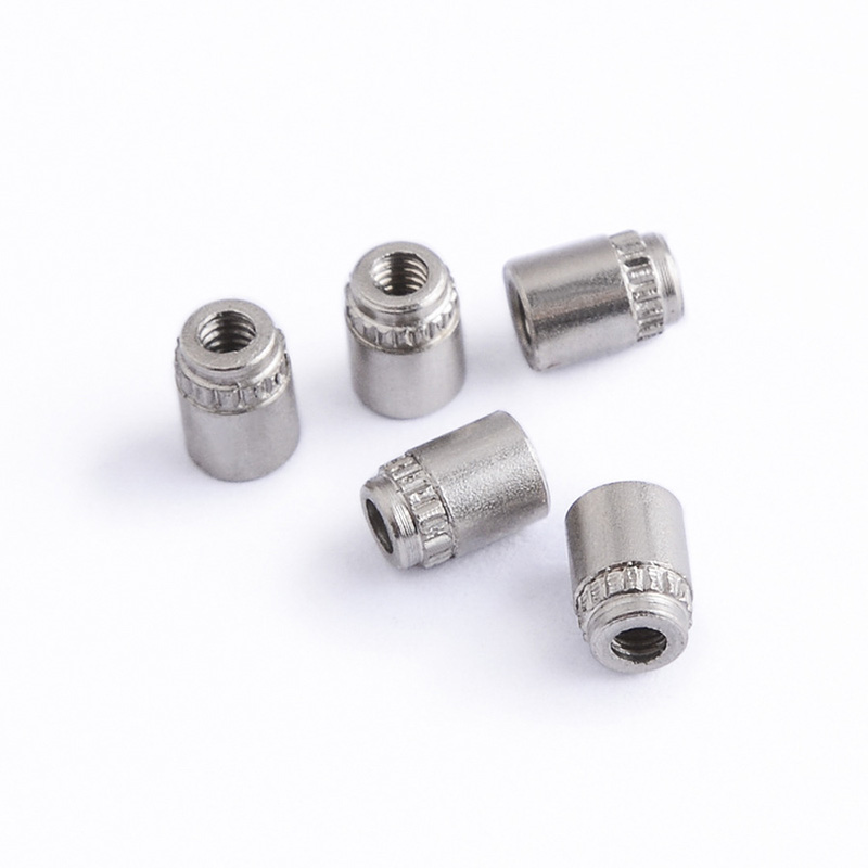 UN nitovaný kolík na dosku plošných spojov